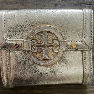 Tory burch Wallet in metallic gold
